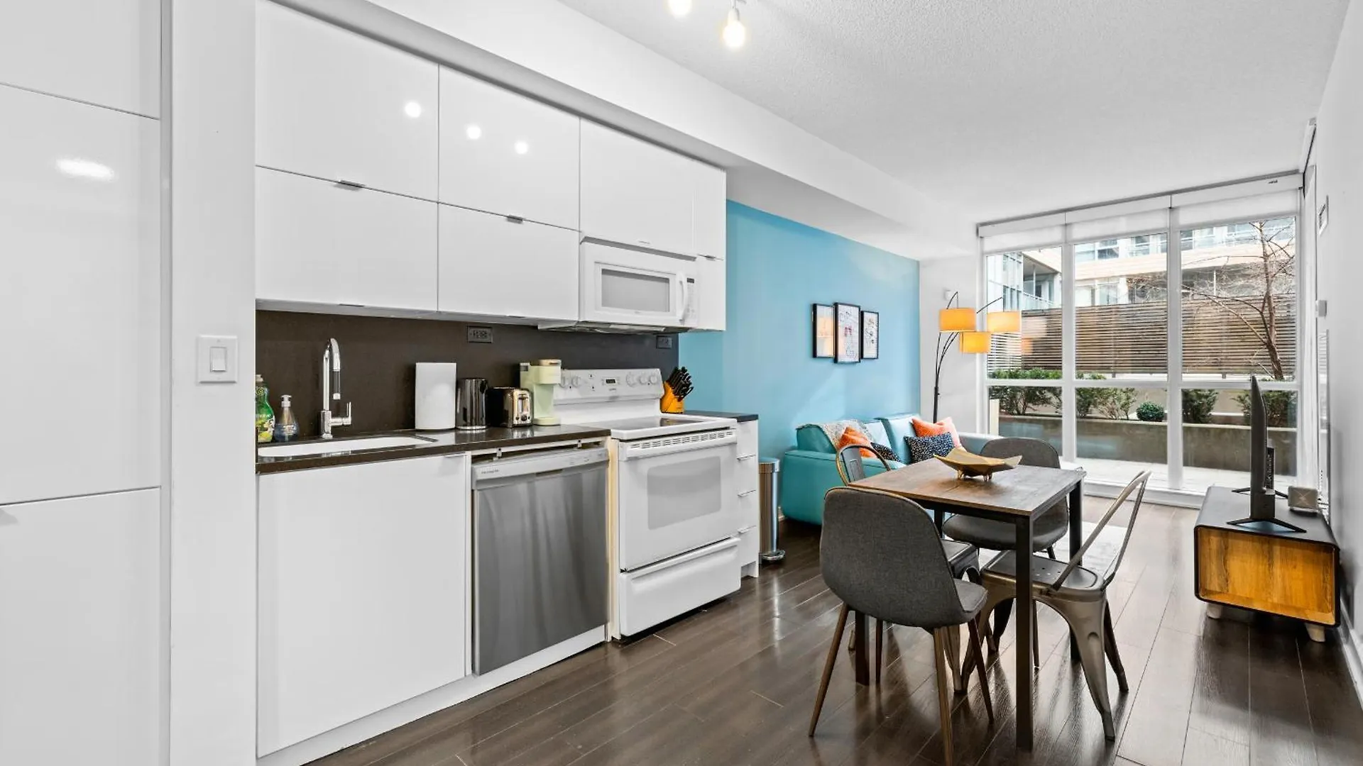 Charming 2Br Condo Near Cn Tower & Harbourfront トロント アパート