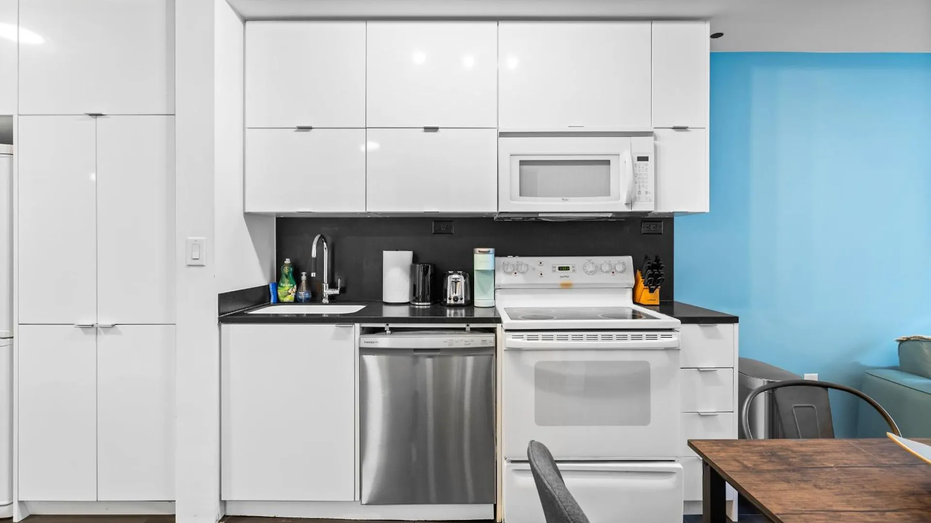 Charming 2Br Condo Near Cn Tower & Harbourfront تورونتو 0*,  كندا